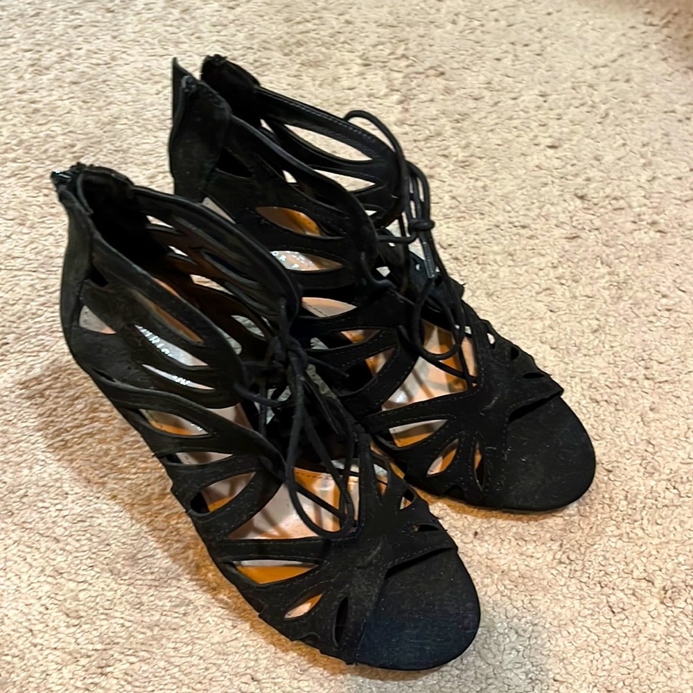 Black Strapy Heels, 6W